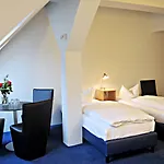 Отель Transit Loft